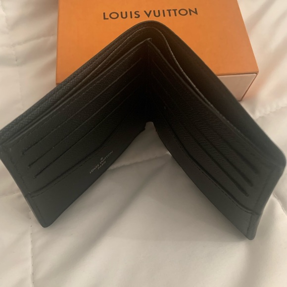 Authentic LV mens Wallet - Picture 4 of 6